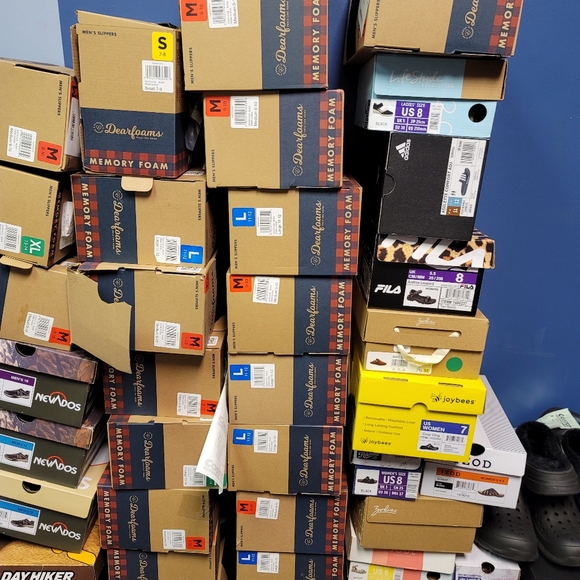 Dearfoam Men's Memory Foam Slippers Black - Picture 3 of 6